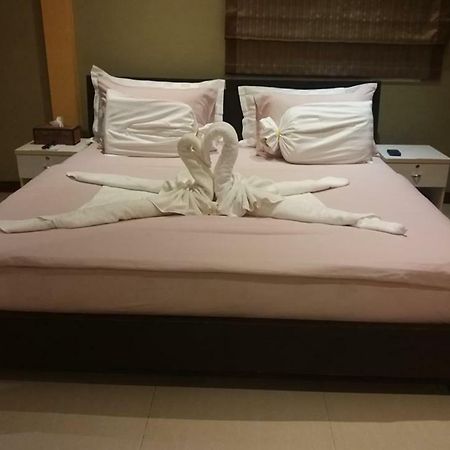 Boomerang Guesthouse And Bar Pattaya Buitenkant foto