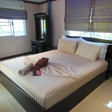 Boomerang Guesthouse And Bar Pattaya Buitenkant foto