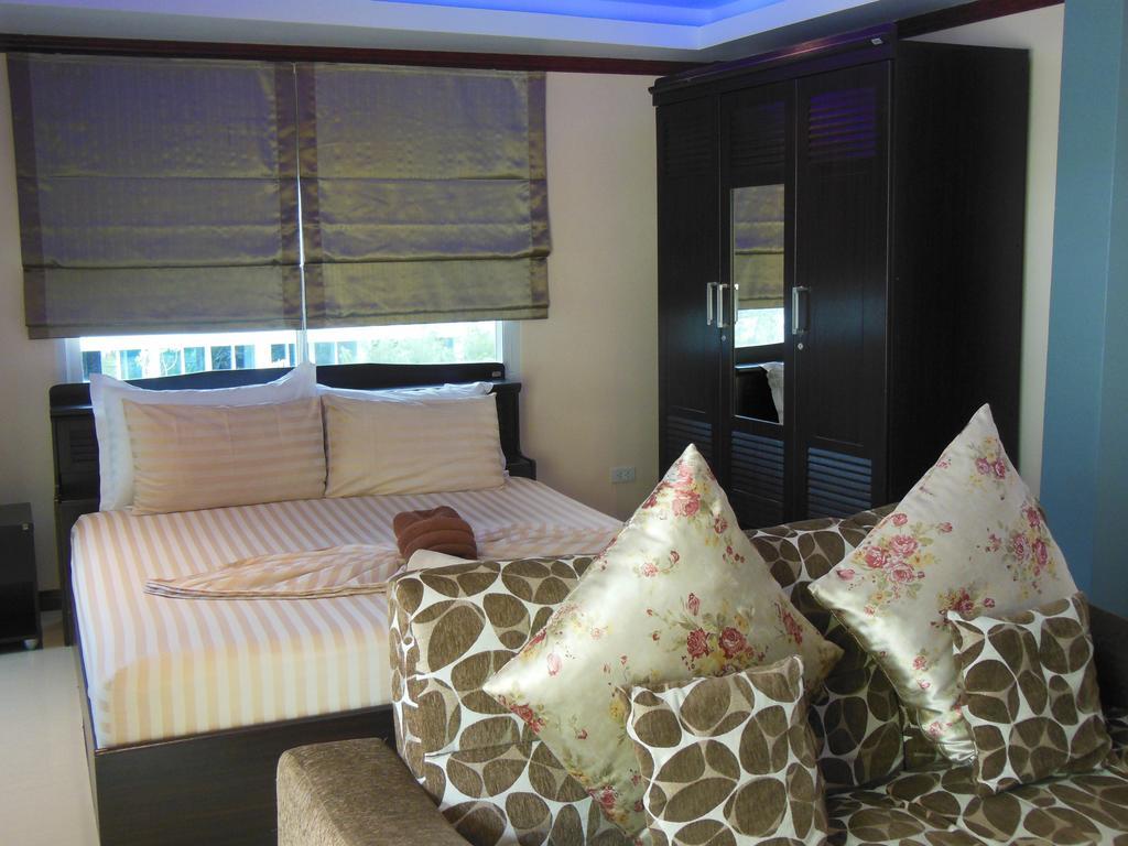 Boomerang Guesthouse And Bar Pattaya Buitenkant foto