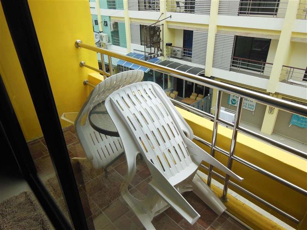 Boomerang Guesthouse And Bar Pattaya Buitenkant foto