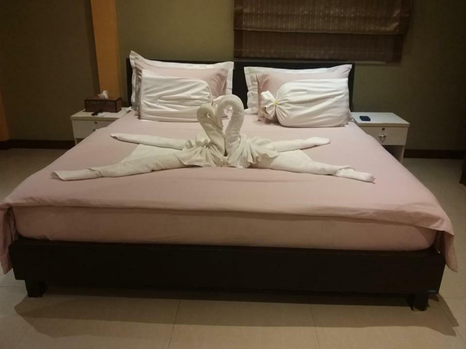Boomerang Guesthouse And Bar Pattaya Buitenkant foto