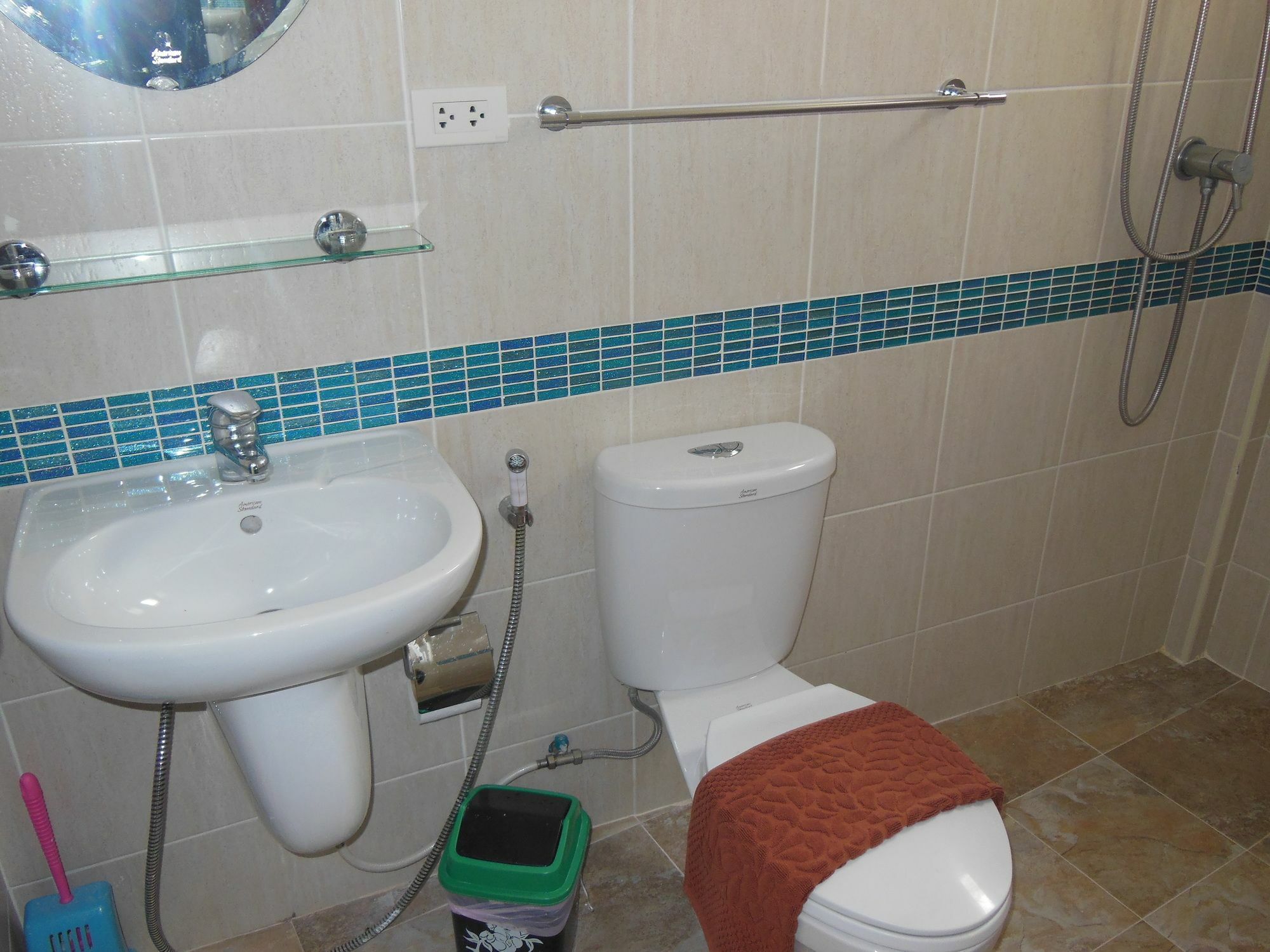 Boomerang Guesthouse And Bar Pattaya Buitenkant foto