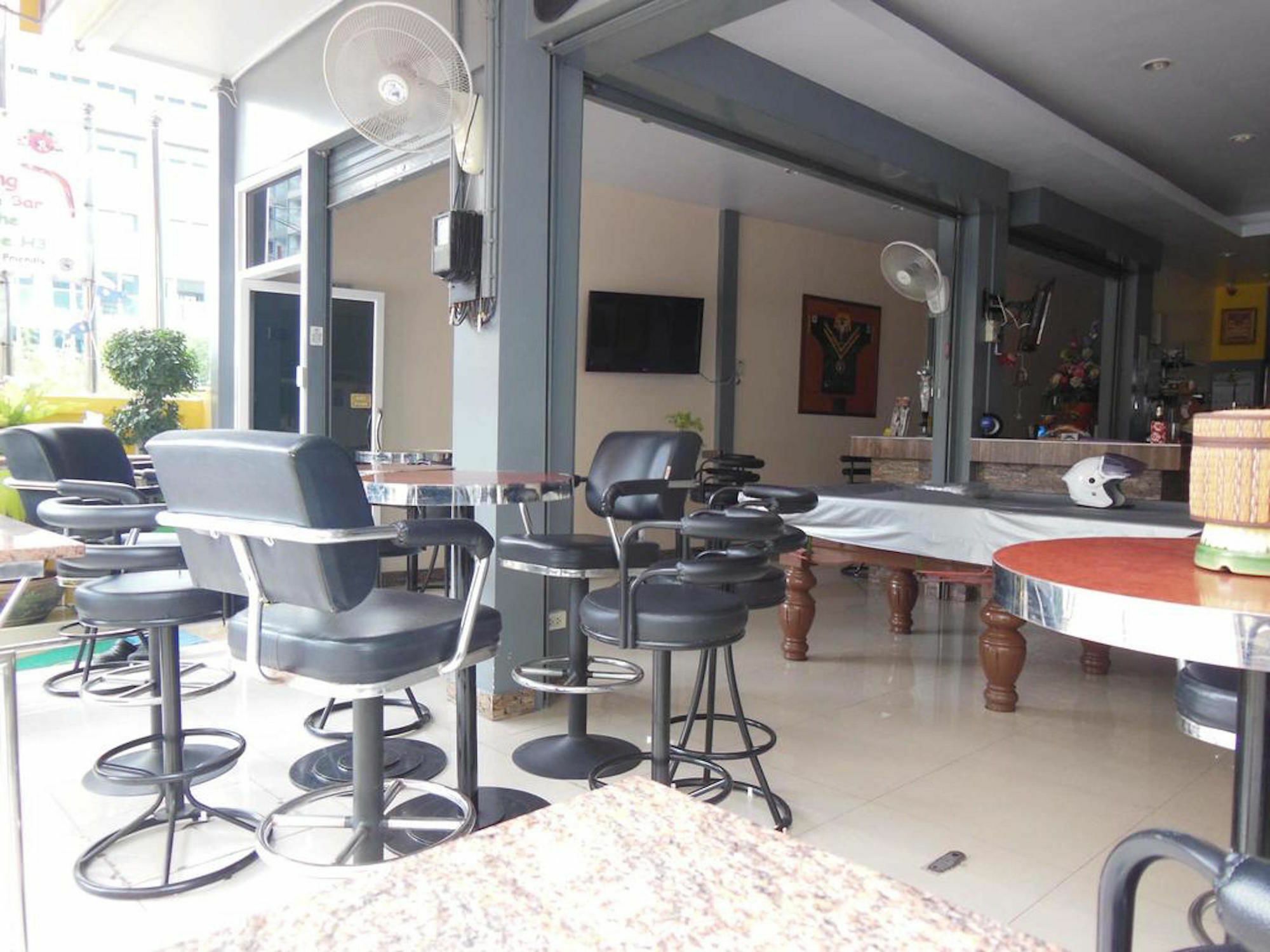Boomerang Guesthouse And Bar Pattaya Buitenkant foto