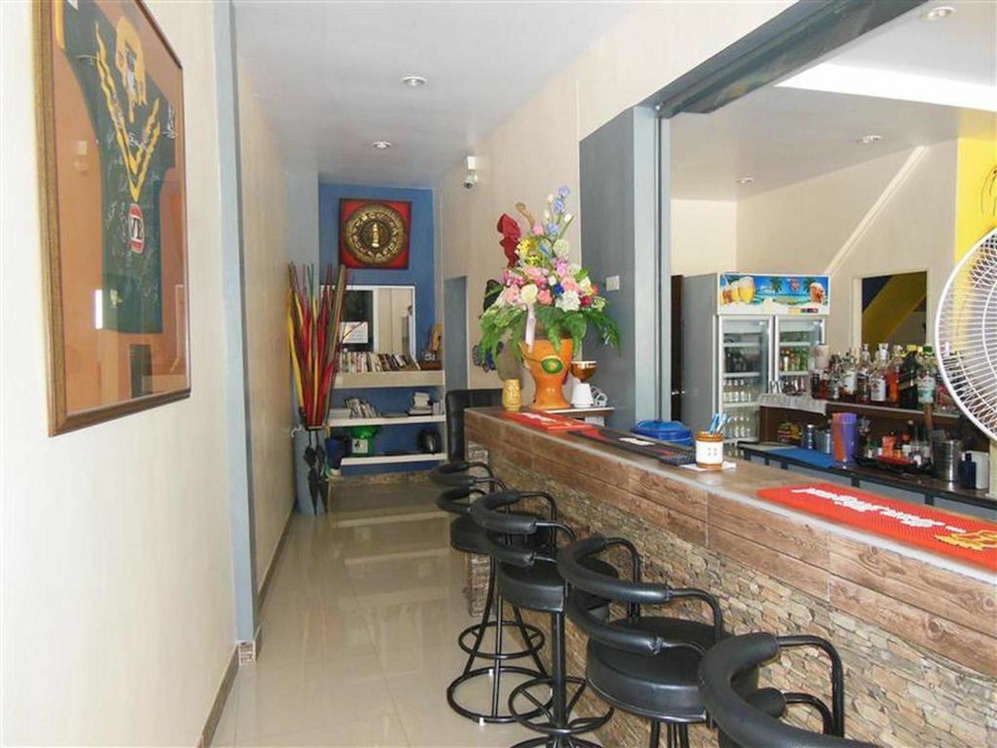 Boomerang Guesthouse And Bar Pattaya Buitenkant foto