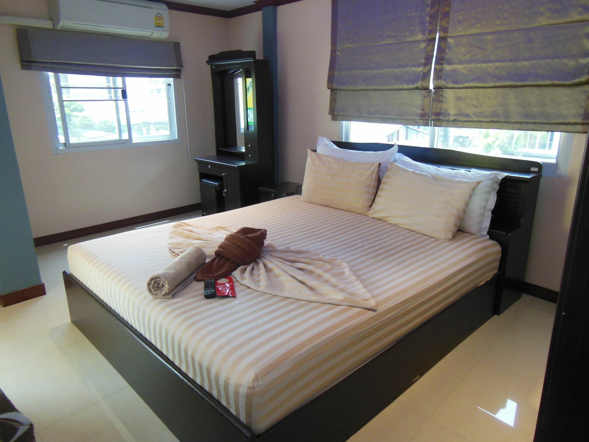 Boomerang Guesthouse And Bar Pattaya Buitenkant foto